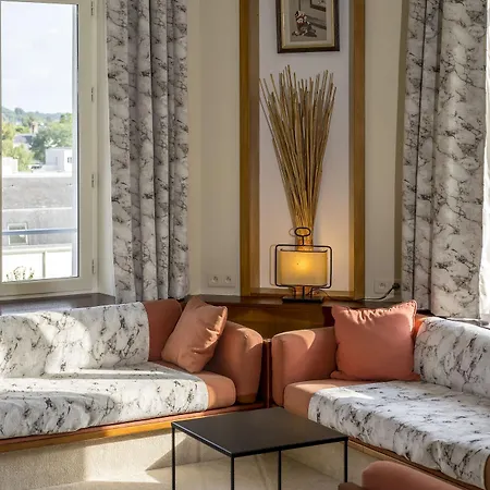 Отель Chateau De Verrieres &