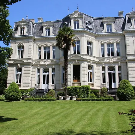 Chateau De Verrieres & מלון