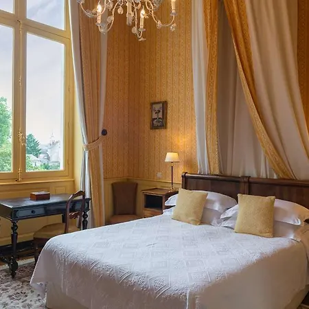 Chateau De Verrieres & מלון 5*