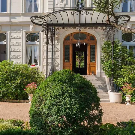 Chateau De Verrieres & Hotel Saumur