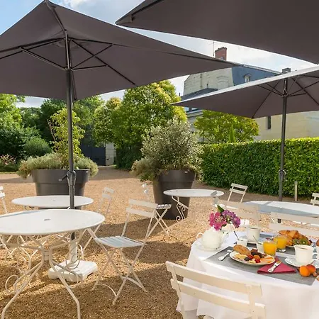 Chateau De Verrieres & מלון 5*