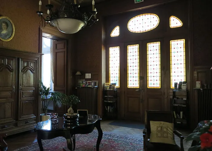 Chateau De Verrieres & 쏘뮤흐