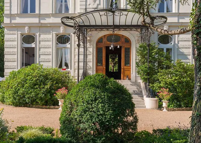 Chateau De Verrieres & 호텔 쏘뮤흐