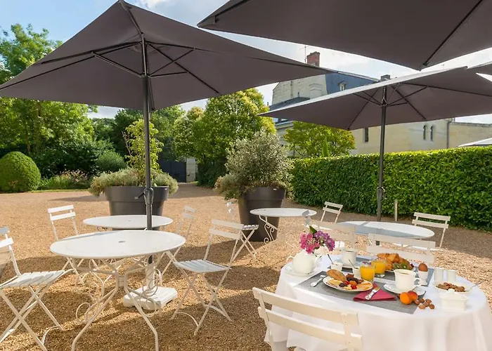 Chateau De Verrieres & Hotel 5*